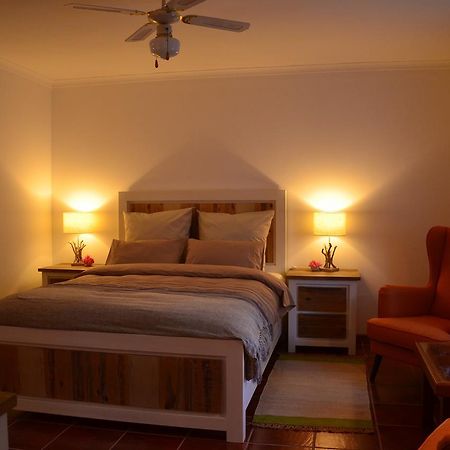 Bed and Breakfast The Blue Door Ґрейтон Екстер'єр фото