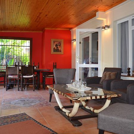 Bed and Breakfast The Blue Door Ґрейтон Екстер'єр фото