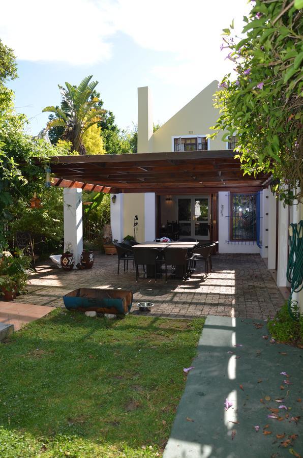 Bed and Breakfast The Blue Door Ґрейтон Екстер'єр фото