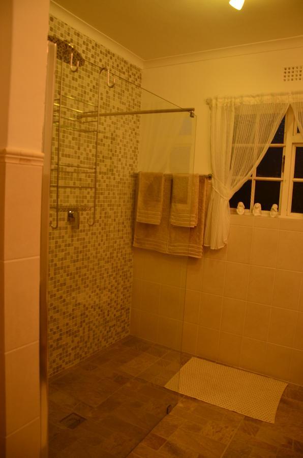 Bed and Breakfast The Blue Door Ґрейтон Екстер'єр фото