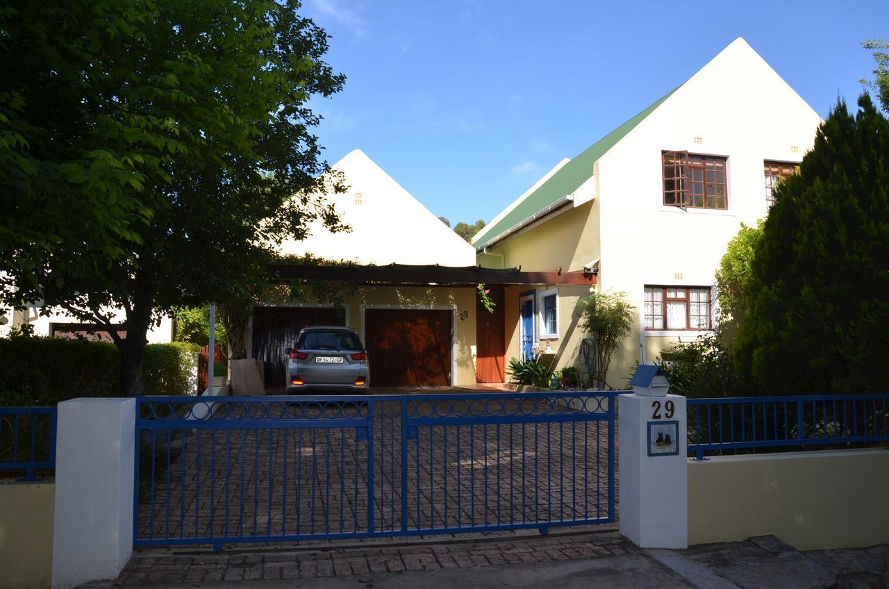 Bed and Breakfast The Blue Door Ґрейтон Екстер'єр фото